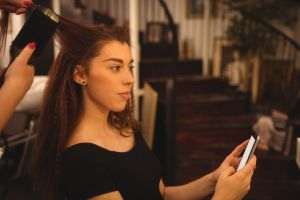 O zi din viaţa unui salon, înainte şi după: ce schimbă concret o aplicaţie de programări